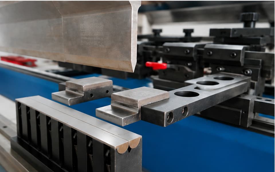 Rolla-V Tool for Mark-Free Sheet Metal Bending
