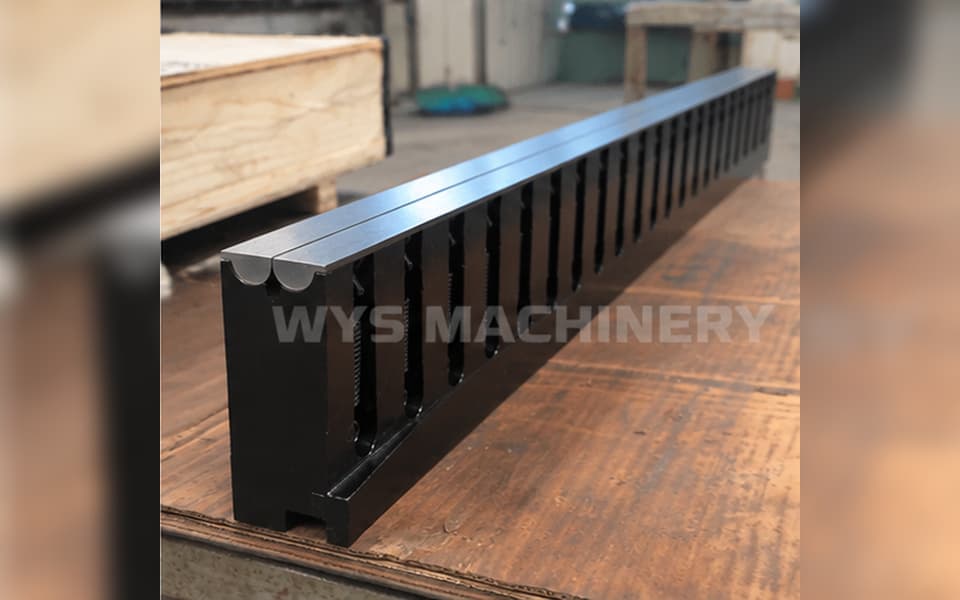 Mark-Free 2 mm Sheet Bending with Long V16 Rolla-V Tool